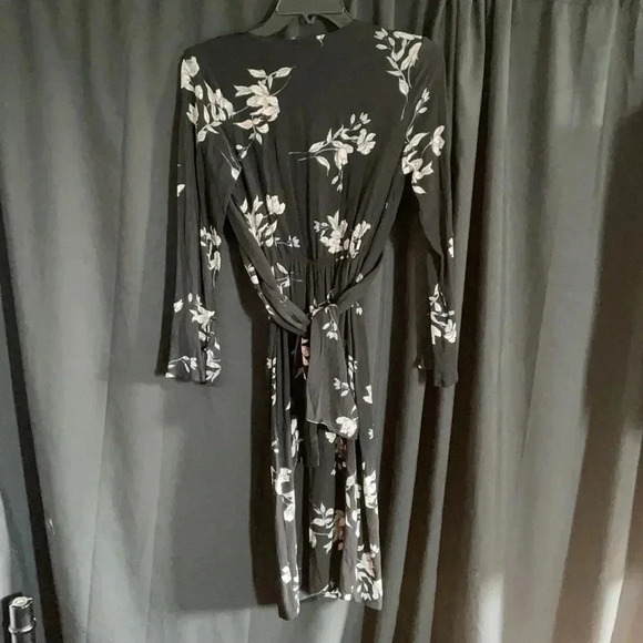 Black Long Sleeve Front Buttoned Dress - Picture 5 of 6